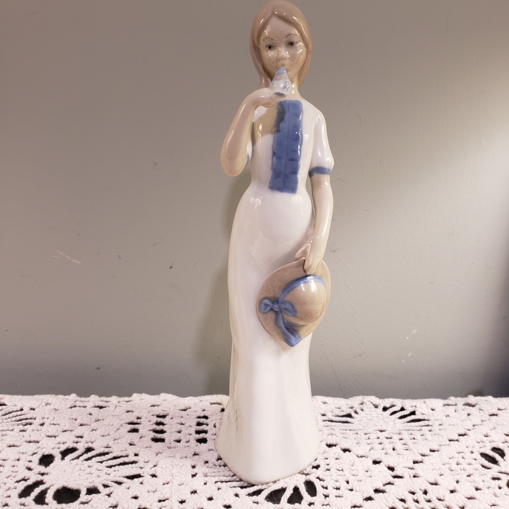 Vintage Rex Valencia #16 Spanish Porcelain Figurine Woman with Hat Holding Bird